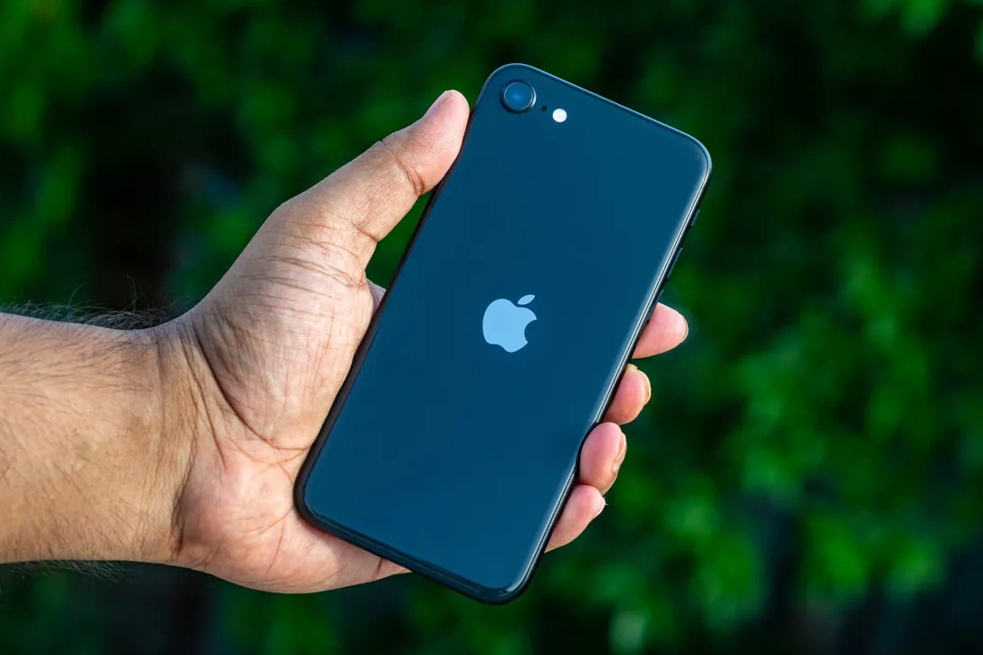 iPhone SE 2020 được Apple trang bị chiếc Camera sắc nét với độ phân giải tốt với 12MP cho Camera sau và 7MP cho Camera Selfie